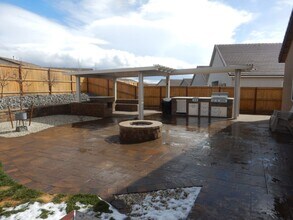 8377 Fenhollow Dr in Reno, NV - Building Photo - Building Photo