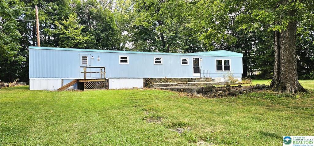 1822 Perkiomenville Rd in Perkiomenville, PA - Foto de edificio