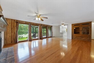 11104 Quinlan North Lake Dr in Conroe, TX - Building Photo - Building Photo