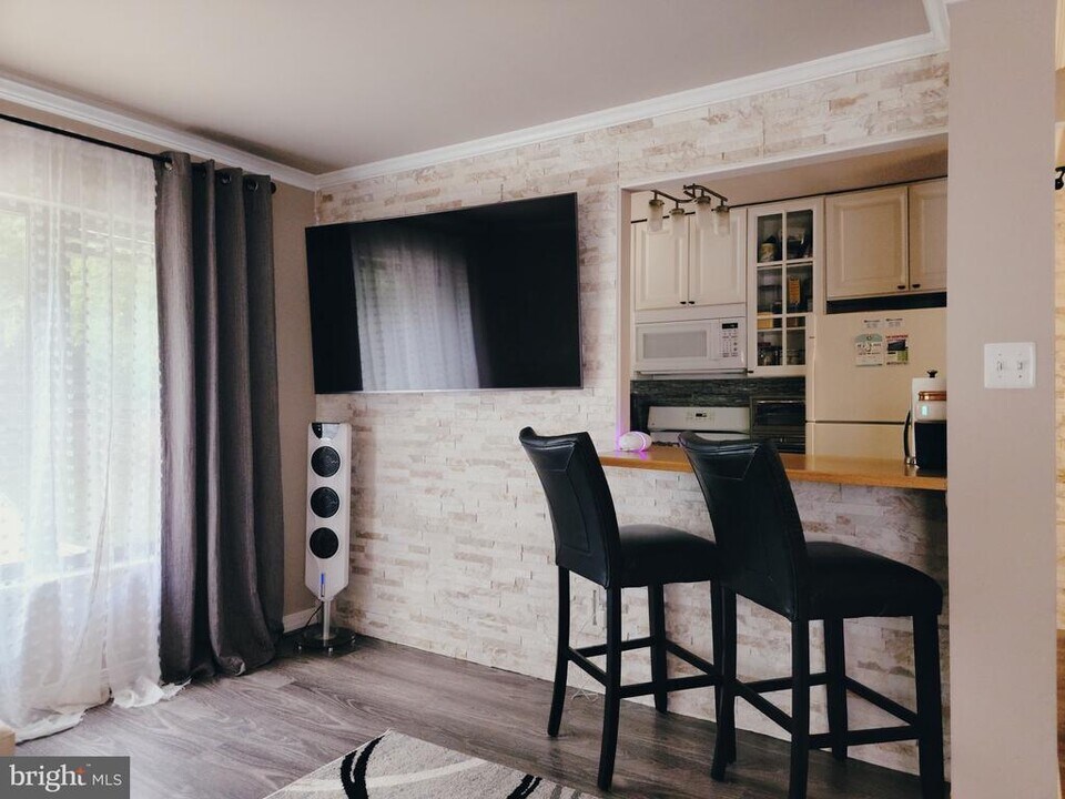 9364 Neil Rd in Philadelphia, PA - Building Photo