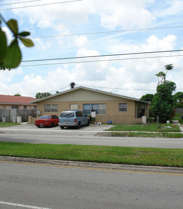 5992 NW 19th St in Fort Lauderdale, FL - Building Photo