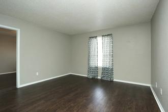 Continental Apartments in Moore, OK - Building Photo - Interior Photo