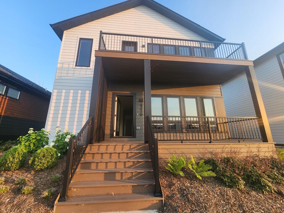4216 E Cypress Pl in Oak Creek, WI - Foto de edificio