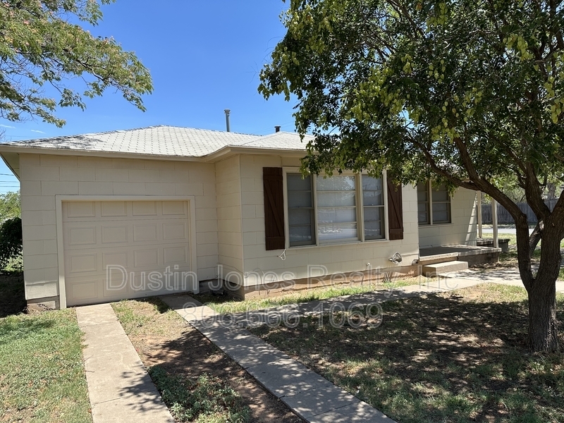 2102 37th St in Lubbock, TX - Building Photo