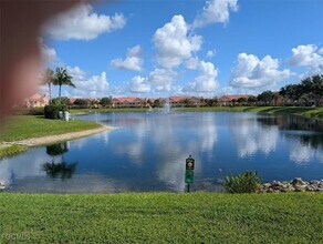 1813 Concordia Lake Cir in Cape Coral, FL - Foto de edificio - Building Photo