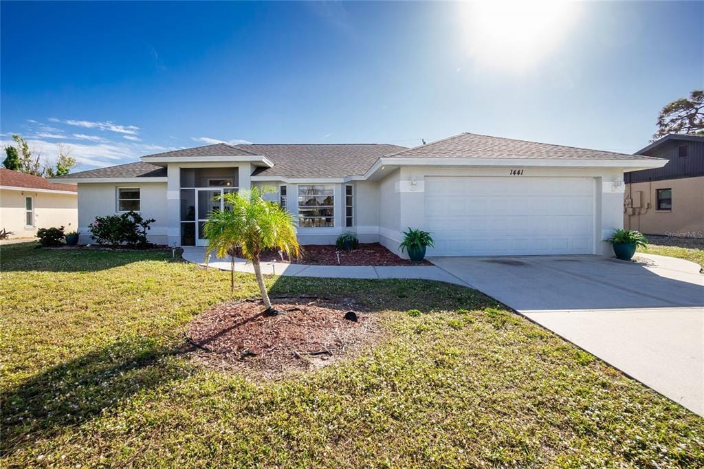 1441 Overbrook Rd in Englewood, FL - Foto de edificio