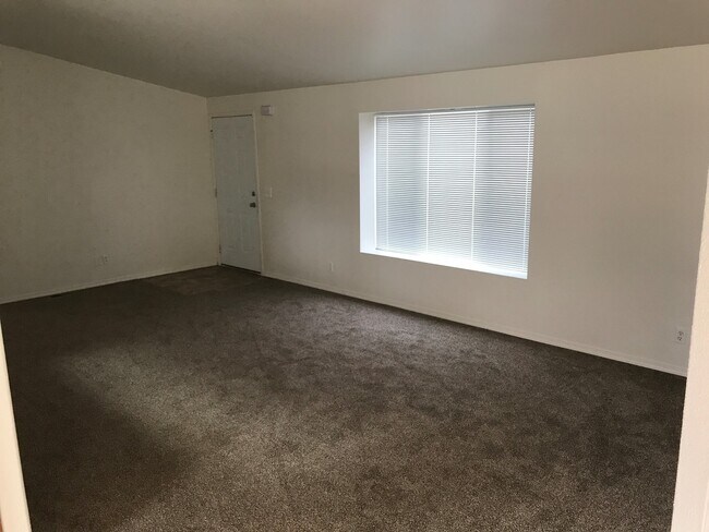 property at 1904 NW Dogwood Ln