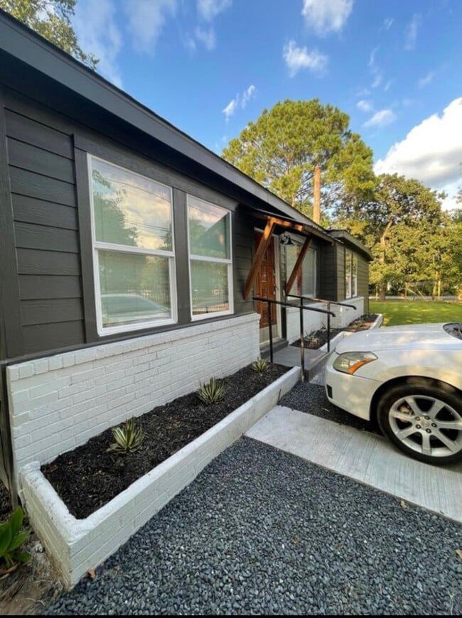 425 Plymouth St in Houston, TX - Building Photo - Building Photo