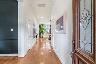 1611 Lakeside Enclave Dr in Houston, TX - Building Photo - Building Photo