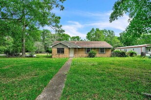 9196 White Oak Dr in Conroe, TX - Building Photo