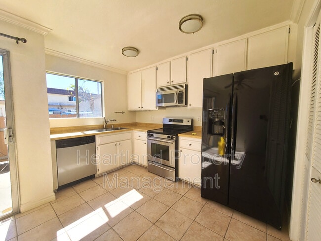 1663 Rue De Valle in San Marcos, CA - Building Photo - Building Photo
