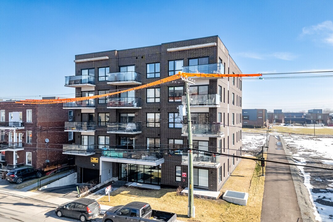 Canal Station 2 Condominiums in Montréal, QC - Building Photo