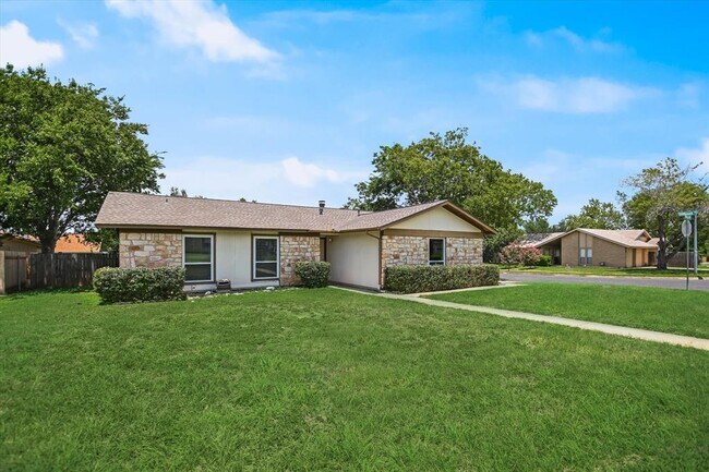 property at 3902 Rolling Hill