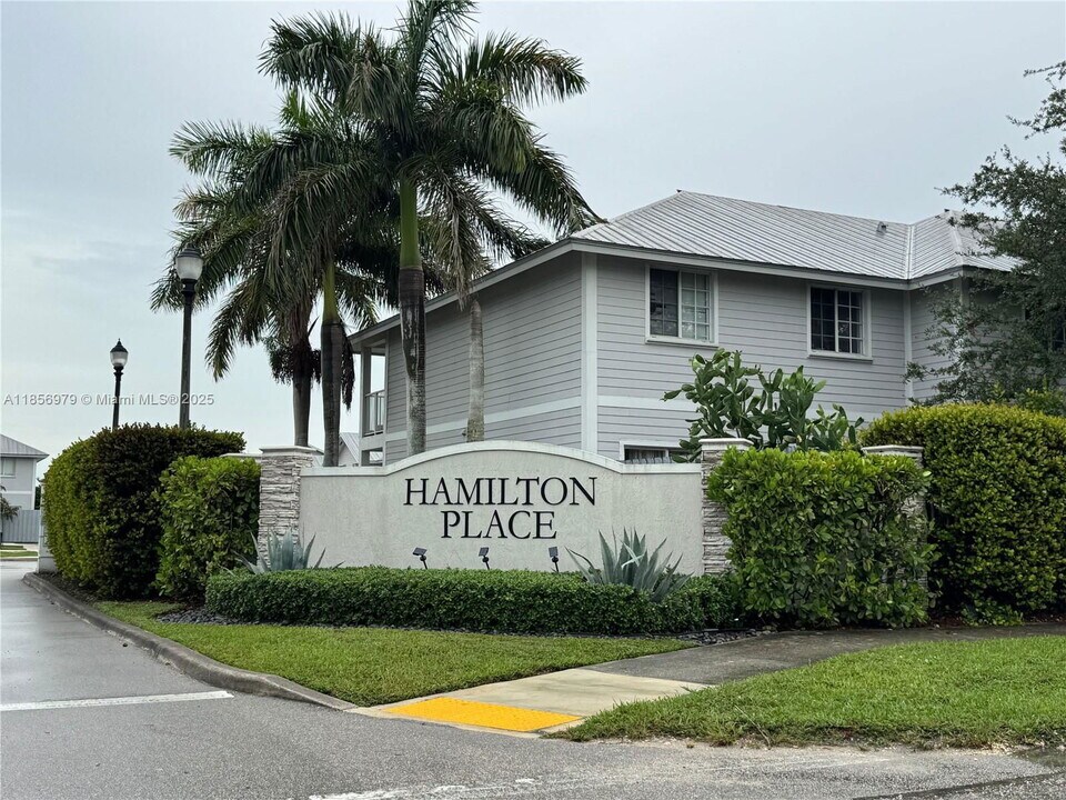 1780 SE 9th Ave in Florida City, FL - Building Photo