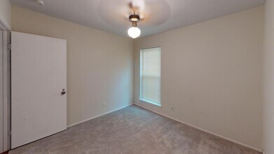 1705 Cushing Park Dr in Round Rock, TX - Foto de edificio - Building Photo