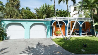 951 Lake Wyman Rd in Boca Raton, FL - Building Photo - Building Photo