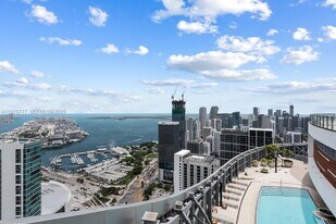 851 NE 1st Ave in Miami, FL - Building Photo