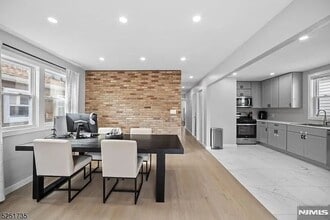 511 Davis Ave, Unit 2nd Floor in Kearny, NJ - Building Photo - Building Photo