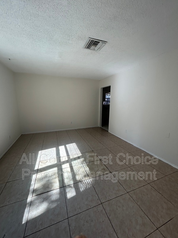 916 Lake Palms Dr in Largo, FL - Building Photo - Building Photo