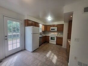22 Julie Ln in Newark, DE - Building Photo - Building Photo