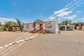 301 W Roger Rd in Tucson, AZ - Building Photo - Building Photo