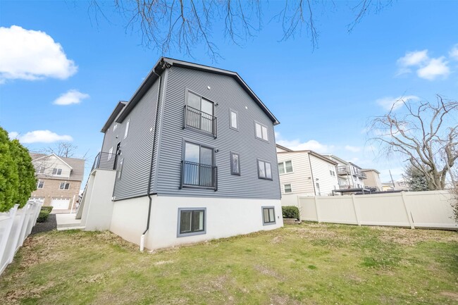 270 Lafayette Ave in Lyndhurst, NJ - Building Photo - Building Photo