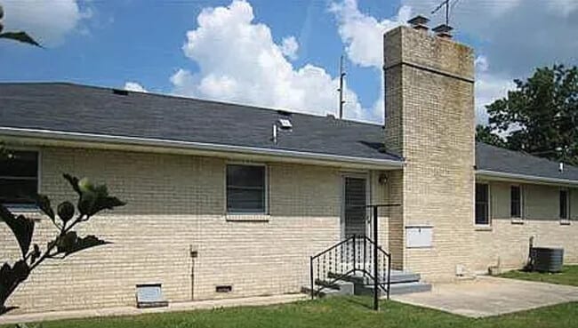 504 W Maple St in Marshfield, MO - Building Photo - Building Photo