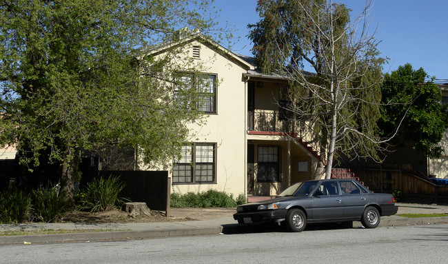 215 Samson St in Redwood City, CA - Foto de edificio - Building Photo