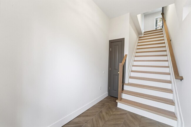 25 Lembeck Ave in Jersey City, NJ - Building Photo - Building Photo