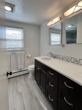 246 Kenyon Ave in East Greenwich, RI - Building Photo - Building Photo