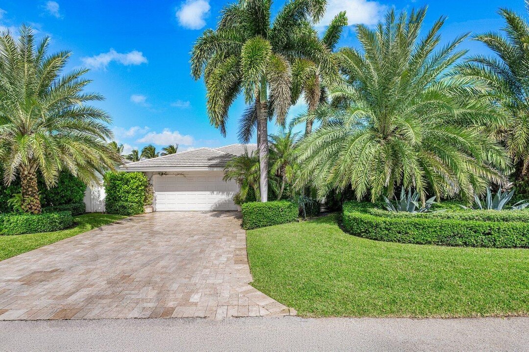 921 Cypress Dr in Delray Beach, FL - Foto de edificio
