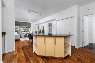 54 Rainey St, Unit 409 in Austin, TX - Building Photo - Building Photo