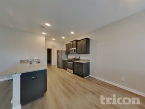 21108 Titian Dr. in Magnolia, TX - Foto de edificio - Building Photo