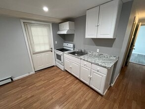 23 Deville Dr, Unit first floor in Selden, NY - Foto de edificio - Building Photo