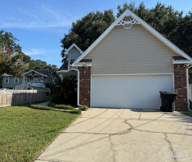 1045 E Maxwell St in Pensacola, FL - Building Photo - Building Photo