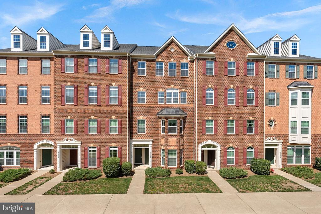 21582 Zuknick Terrace in Ashburn, VA - Building Photo
