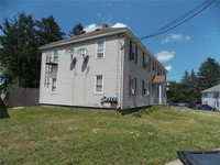 72 Harbour Ave in West Warwick, RI - Foto de edificio - Building Photo