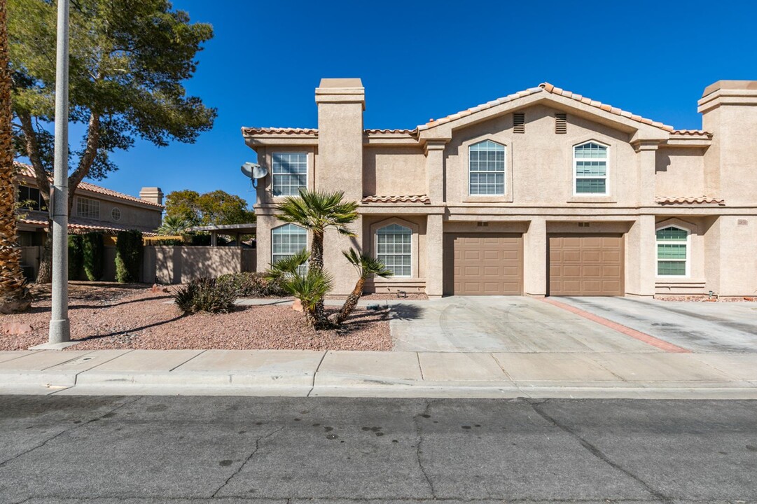 2838 Basil Leaf Dr in Henderson, NV - Building Photo