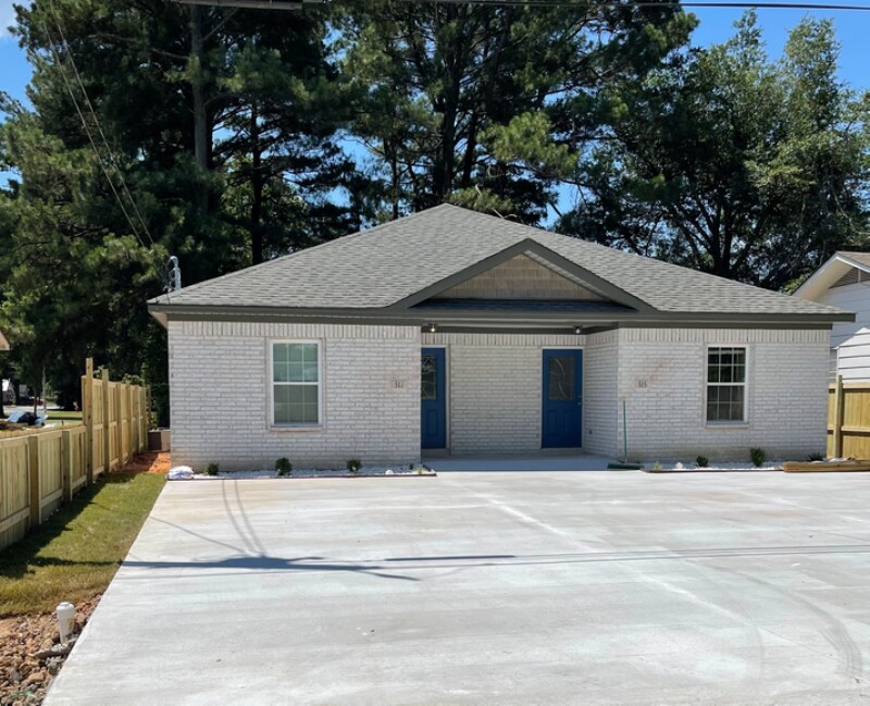 515-517 E Palm St in Lonoke, AR - Building Photo