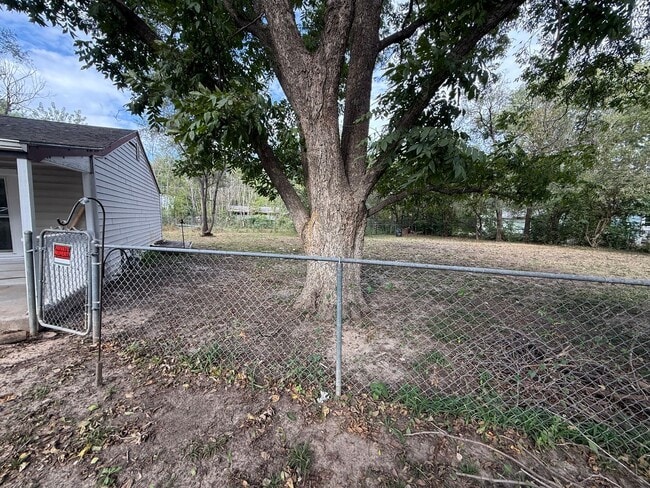 218 E Kirby St in Haysville, KS - Building Photo - Building Photo