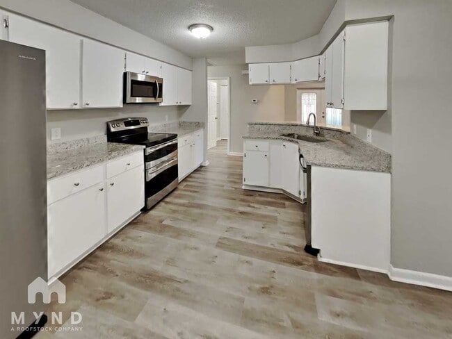 2125 Karen Dr in Lutz, FL - Building Photo - Building Photo