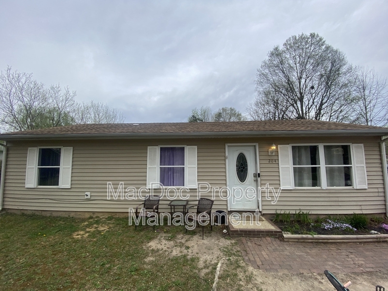 204 Mahone Ct in Spotsylvania, VA - Foto de edificio