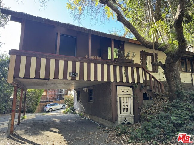 825 N Beverly Glen Blvd in Los Angeles, CA - Building Photo - Building Photo