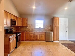 8113 Chesham Dr in Rowlett, TX - Building Photo - Building Photo