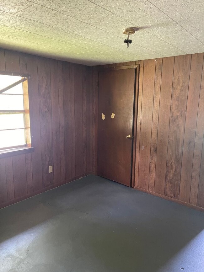 property at 2837 W Laurel St