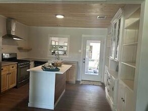 613 Brentwood St in Austin, TX - Building Photo - Building Photo
