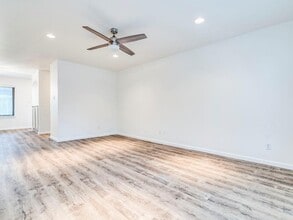 8305 Summer Side Dr in Austin, TX - Building Photo - Building Photo