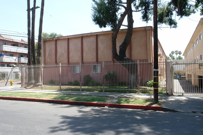 The Cameo Apartments in San Fernando, CA - Building Photo - Building Photo