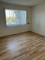 1018 W 83rd St in Los Angeles, CA - Building Photo