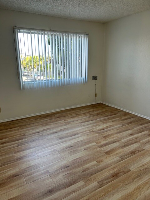 1018 W 83rd St in Los Angeles, CA - Building Photo